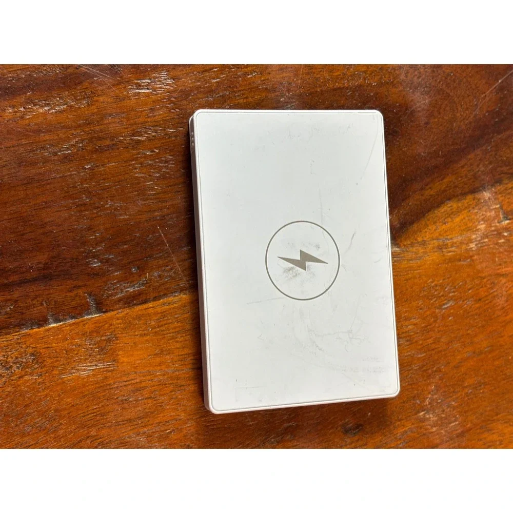 Clutch Pro White Ultra Thin 5000mAh Portable Power Bank Built-in Lightning Cable